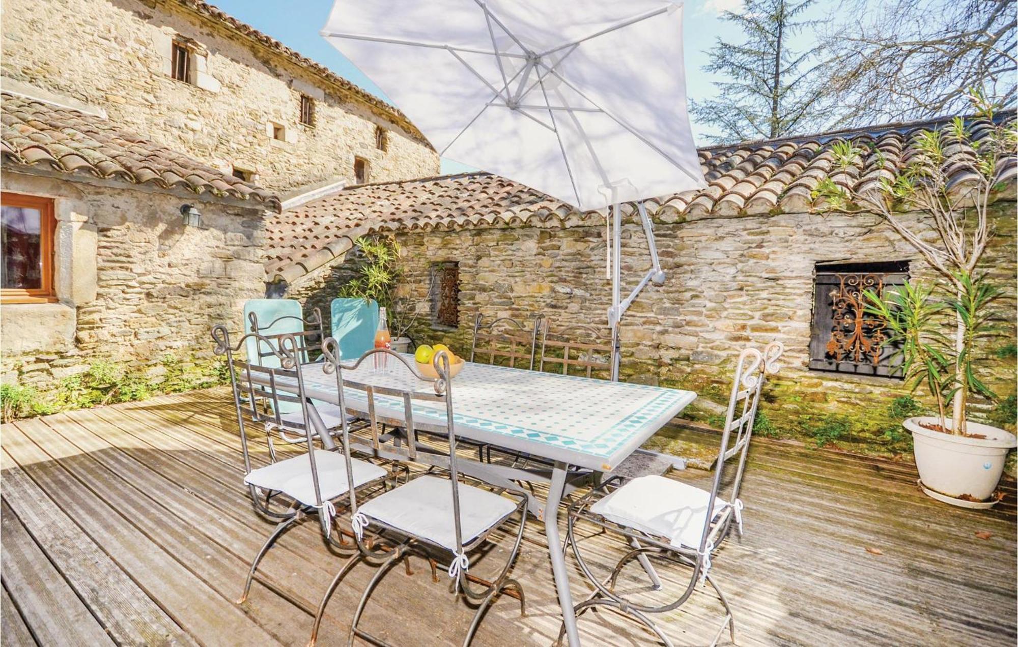 2 Bedroom Nice Apartment In Les Salles-Du-Gardon Soustelle Екстер'єр фото
